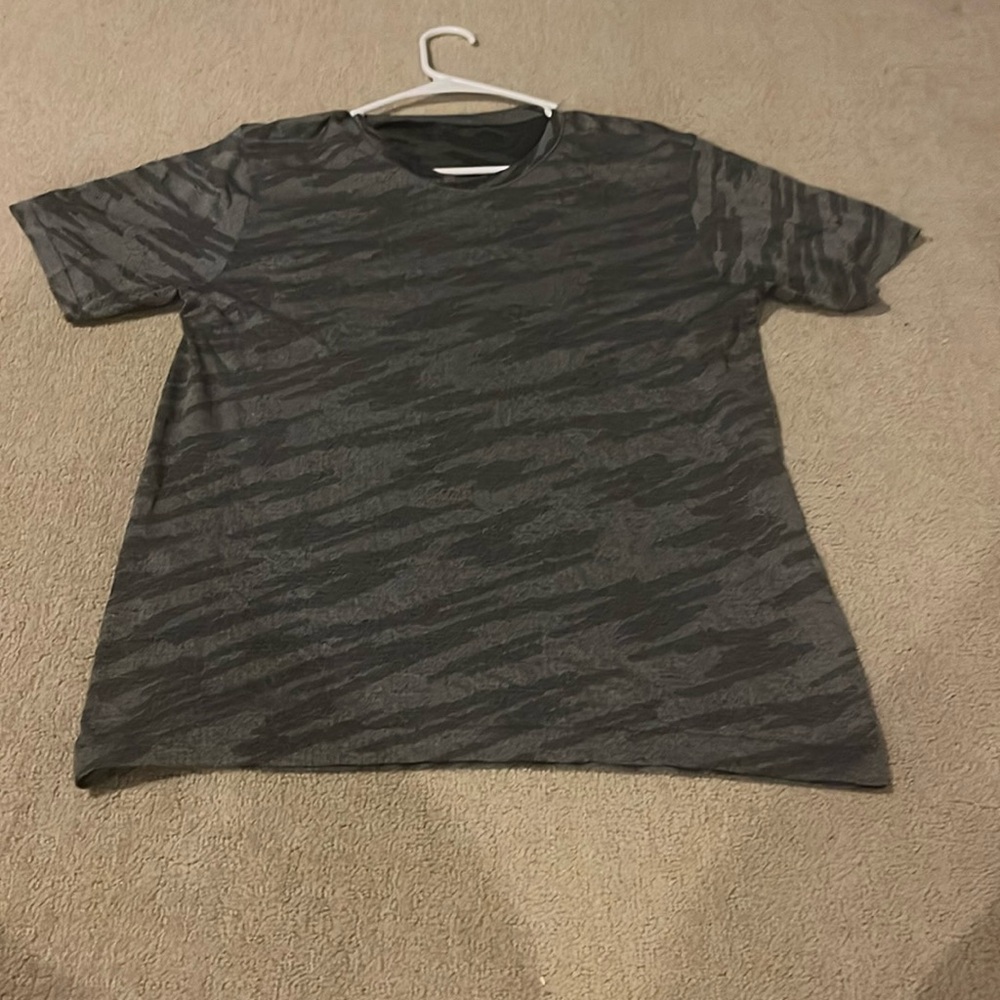 Lululemon men’s shirt (large) Breathe repeat perfect condition